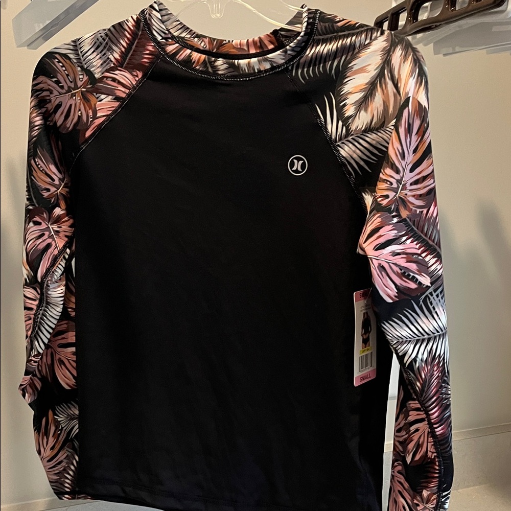 Hurley Women's Black and Pink Leaf Print Long Sleeve Top